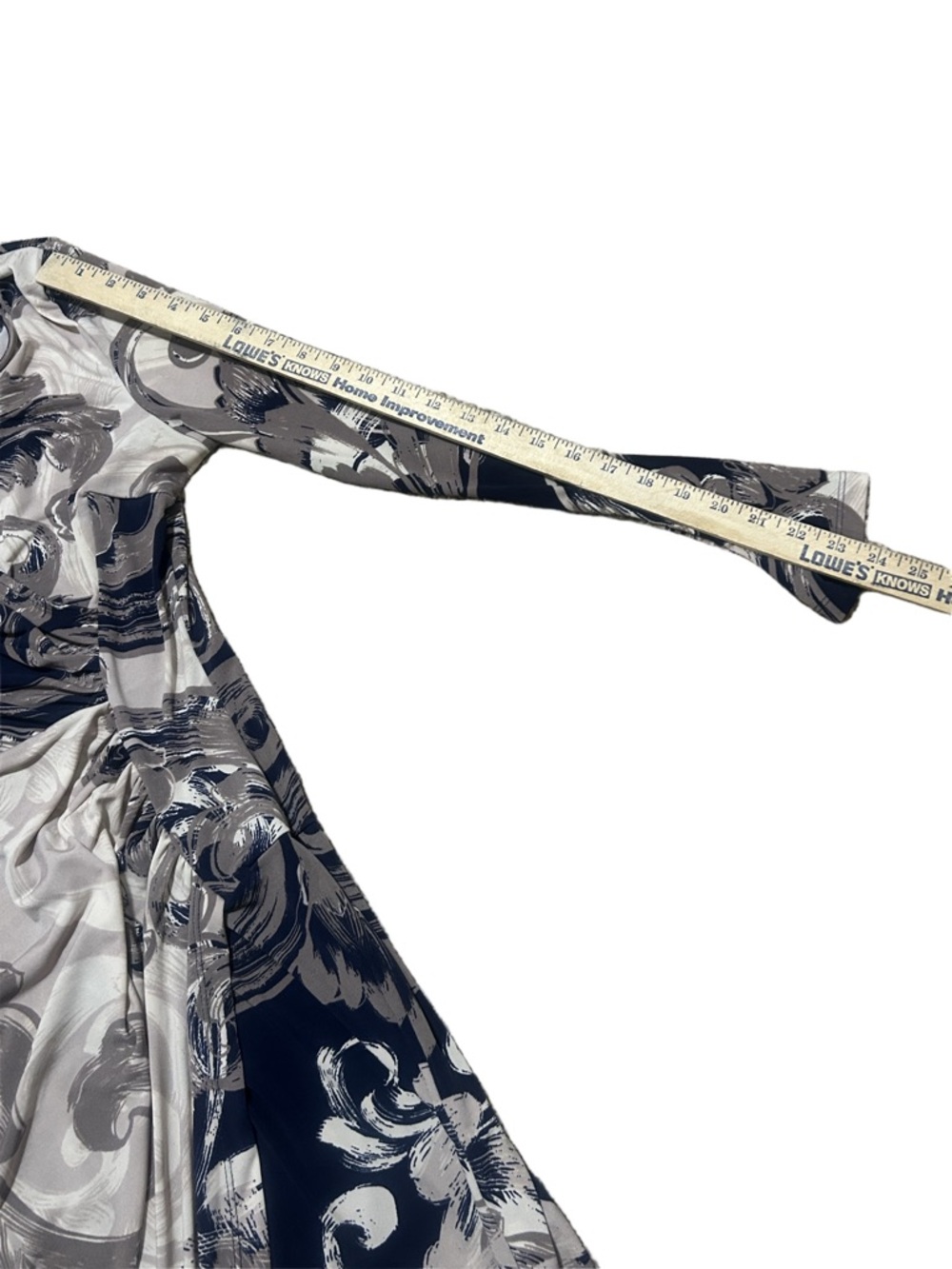Jennifer Lopez Size Large
Abstract Print Wrap Dress Long Sleeve size large - Picture 9 of 9